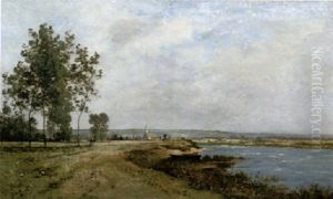 Weite Fluslandschaft Mit Kirchdorf Im Hintergrund Weite Fluslandschaft Mit Kirchdorf Im Hintergrund