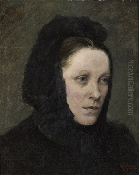 Portraet Af Ung Kvinde Med Sort Torklaede - view 1