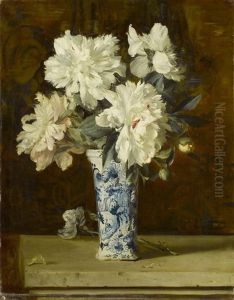 Weisses Pfingstrosenbouquet In Einer Delfter Vase Weisses Pfingstrosenbouquet In Einer Delfter Vase