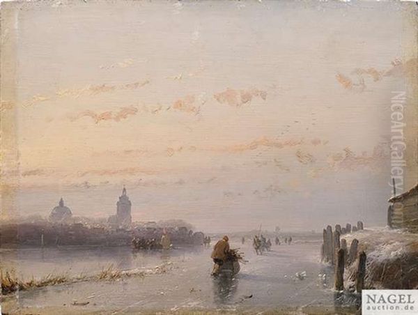Abendliche Winterlandschaft Mit Personen Auf Einem Zugefrorenen Kanal Vor Stadtsilhouette - view 1