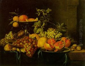 Oranges Dans Une Tazza, Grenades Sur Une Assiette En Etain, Raisins, Citrons, Noix Et Un Couteau Sur Un Rebord