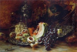 Fruchtestilleben Mit Pfirsichen, Melone Und Trauben Auf Einer Silberplatte