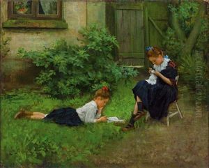 Zwei Reizende Kleine Madchen Im Garten Beim Lesen Und Sticken Zwei Reizende Kleine Madchen Im Garten Beim Lesen Und Sticken