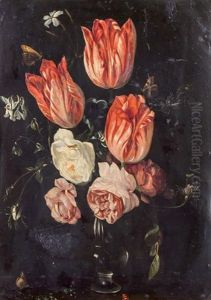 Tulipes Et Roses Dans Un Vase En Cristal