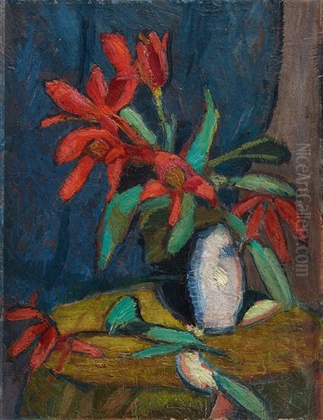 Rote Blumen In Weisem Krug - view 1