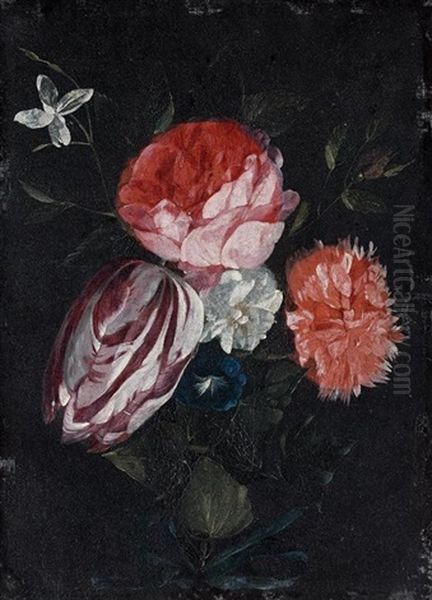 Bouquet De Fleurs Retenu Par Une Guirlande De Lierres Et Un Noeud Bleu - view 1