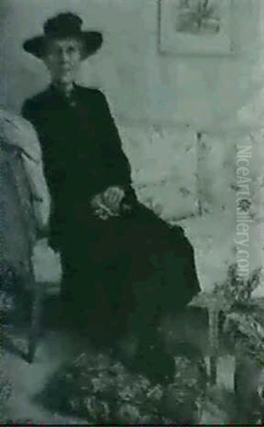 Dame In Schwarz, Auf Dem Sofa Sitzend - view 1