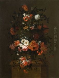 Deux Bouquets De Fleurs Sur Des Pilastres