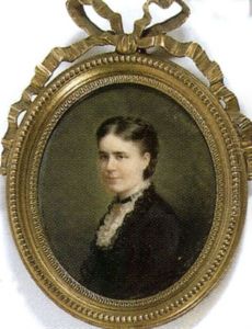 Femme Au Collier De Chien De Velours Noirs