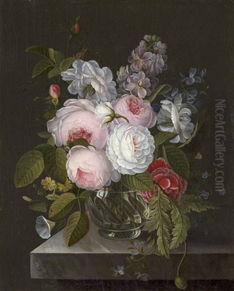 Blumenbouquet In Einer Kristallvase Auf Einem Tisch - view 1