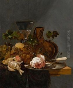 Stilleben Auf Einem Tisch Mit Fruchten, Weinblattern Und Einer Rose Auf Einem Silberteller