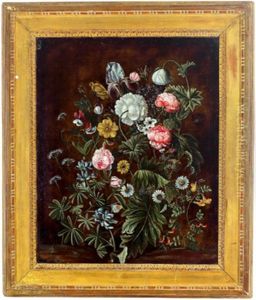 Ein Blumenstraus Mit Rosen, Pfingstrose, Papageientulpe, Margeriten Und Anderen Wiesenblumen