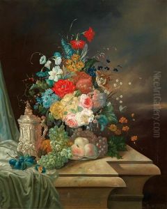 Groses Blumenstuck Mit Obst Und Einem Silberhumpen