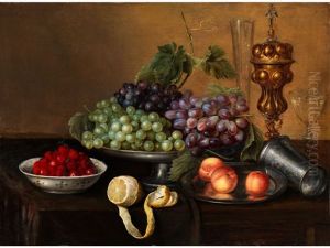 Fruchtestillleben Mit Weintrauben, Erdbeeren, Pfirsichen Und Einer Zitrone Auf Einem Tisch