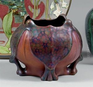 Vase De Forme Ovoide A Quatre Pointes A L'epaulement by Vilmos Zsolnay