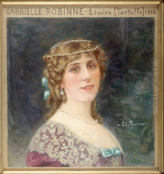Portrait de Gabrielle Robinne, societaire de la Comedie-Francaise, dans le role d'Elmire du "Tartuffe" - view 1
