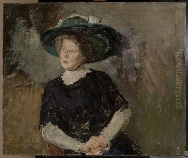 Lady in a hat - view 1