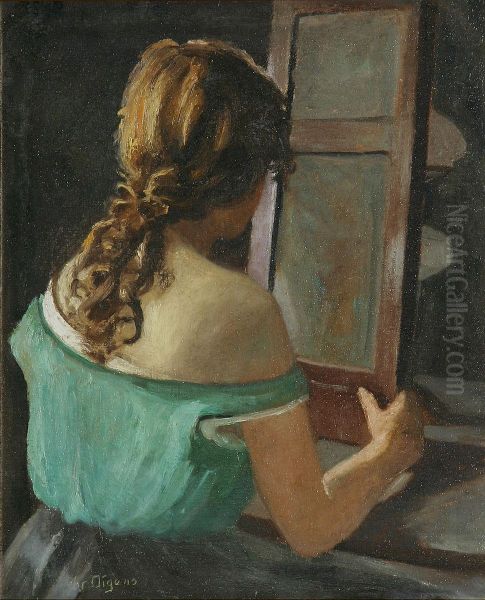 Woman seen from behind. - view 1
