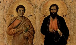 Maesta, Altarretabel des Sieneser Doms, Vorderseite, Haupttafel mit Maesta, Szene: Thronende Maria mit Kind, Engeln, Heiligen und Apostelfiguren in Arkaden, Detail: Apostel Hl. Philippus und Hl. Jakobus d. A. by Duccio Di Buoninsegna