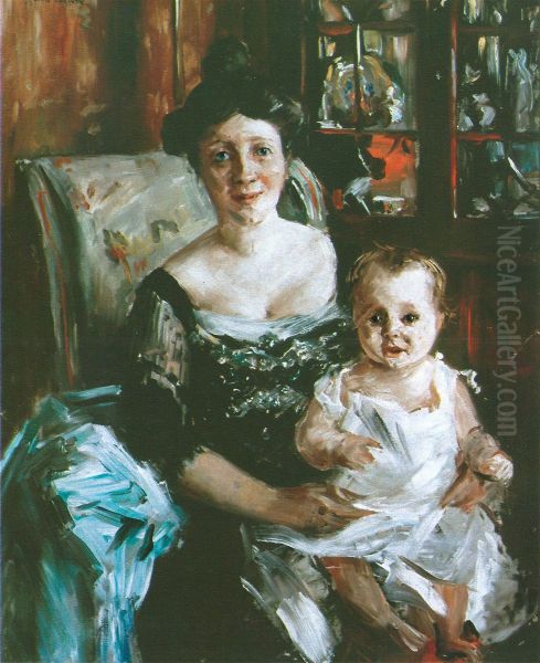 Portrait of Gertrud Mainzer with Lucie - view 1