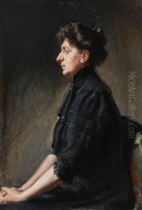 The singer Elisabeth Dons, seated, dressed in black.