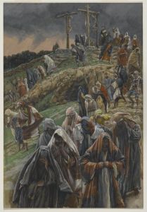 La foule quitte le calvaire en se frappant la poitrine