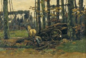 Een man die hout op een wagen aan het laden is