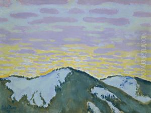 Verschneite Berggipfel in der Dammerung