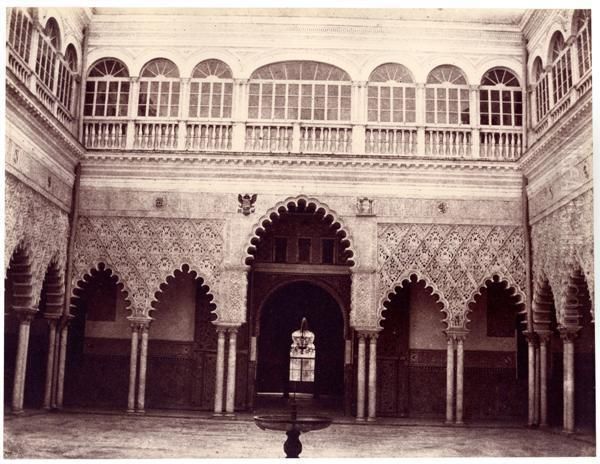 Grande Cour De L'alcazar - view 1