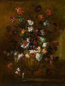 Bouquet De Fleurs Dans Un Vase A Godrons Surmonte D'un Perroquet