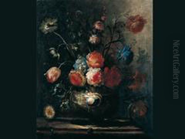 Blumenstrauss In Einer Reliefierten Tonvase Auf Einem Tisch - view 1