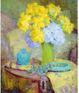 Vase De Fleurs Et Bijoux Sur Un Entablement
