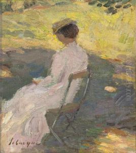 Jeune Femme Assise Dans Le Jardin
