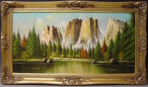See Mit Gebirgslandschaft Im Hintergrund