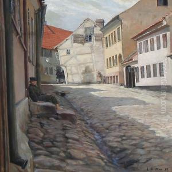 Gadeparti Med Smilendegadedreng, I Baggrunden To Gaende Kadetter - view 1