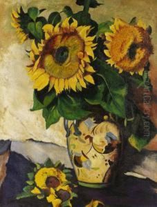 Sonnenblumen In Bemalter Vase Mit Doppelhenkel.