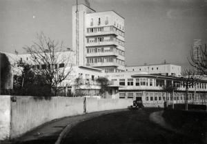 Einfamilienhaus Von Hans Scharoun Und Genossenschaftsbau, Weissenhofsiedlung, Stuttgart by Bernhard Pankok