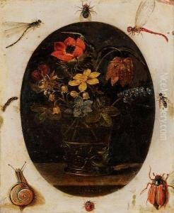 Bouquet De Fleurs Dans Un Vase Entoure D'insectes.
