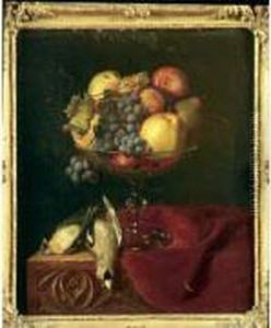 Coupe De Noix, Raisins, Pommes Et Poires Sur Un Entablement