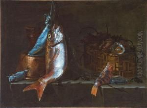 Un Calamaro, Una Spigola E Un Altro Pesce Presso Un Secchio Dirame Appoggiato Su Un Bacile Di Rame Capovolto