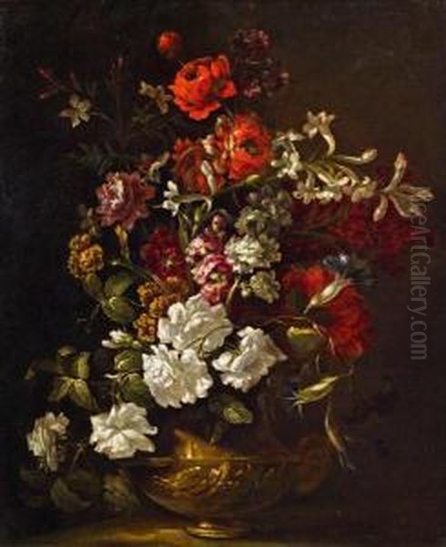 Blumenstrauss In Einer Verzierten Metallvase - view 1
