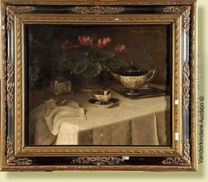 Nature Morte Au Cyclamen Et Au Service A The